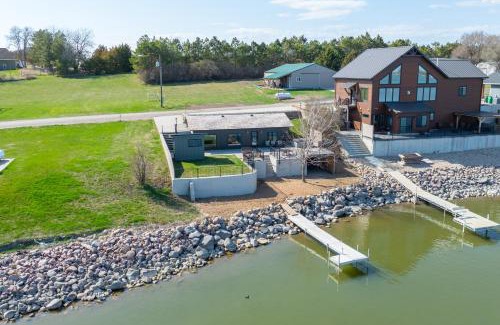 Hamlin County Casa | Private Sauna and Beach Lake Norden Cabin