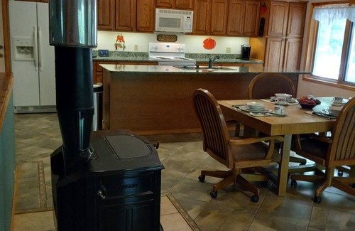 Van Buren Casa | Private scenic Ozark Mountain retreat near beautiful Current River; sleeps 1-10!