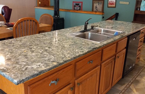 Van Buren Casa | Private scenic Ozark Mountain retreat near beautiful Current River; sleeps 1-10!