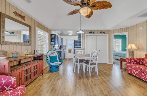 Myrtle Beach Cabaña | Private Seaside Cottage. Pool Access, Balcony, Outdoor Bar, Short Walk To Beach!
