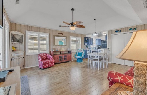 Myrtle Beach Cabaña | Private Seaside Cottage. Pool Access, Balcony, Outdoor Bar, Short Walk To Beach!