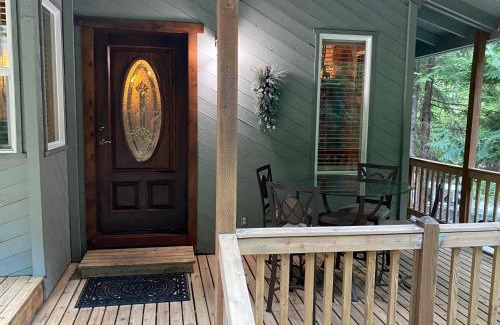 Enumclaw Chalet De Esquí | Private Secluded 3 BR Cabin near Mt Rainier, Sunrise & Crystal Mt Hiking