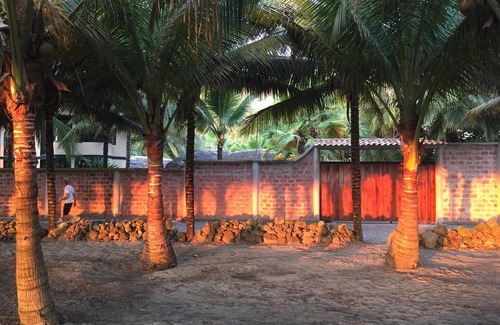 Canoa Casa | Privado1 acre Estado- paraíso de la selva tropical con piscina. FRENTE A LA PLAYA - ÚNICO!