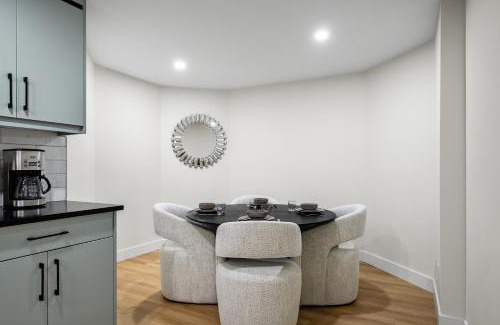 Symons Valley Apartamento | Private Sherwood Suite by Park