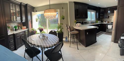 Mississauga Casa | Private Single Bedroom in City Centre Q66