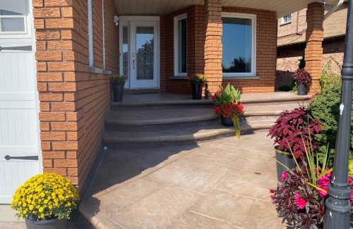 Mississauga Casa | Private Single Bedroom in City Centre Q66