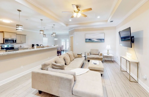 Navarre Casa | Private snowbird-friendly home with enclosed yard, patio, grill & washer/dryer