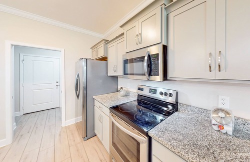 Navarre Casa | Private snowbird-friendly home with enclosed yard, patio, grill & washer/dryer