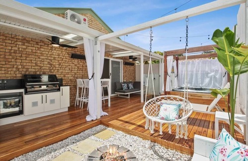 Coolum Beach Casa | Private Spa, Fire Pit - The Retreat Coolum Beach