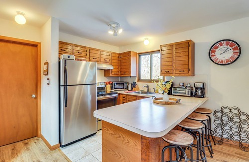 Long Pond Cabina | Private Spa, Fire Pit & Deck: Poconos Home!