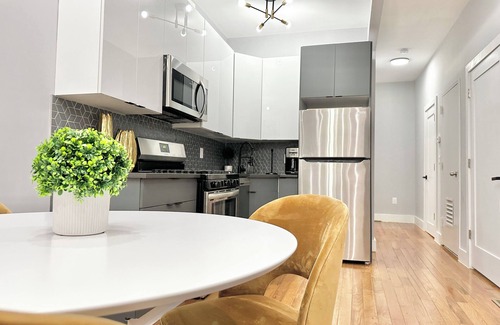Mott Haven Apartamento | Private Spacious 4beds/WD Townhouse mins to NYC Center w/ Wifi and Central AC