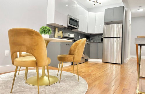 Mott Haven Apartamento | Private Spacious 4beds/WD Townhouse mins to NYC Center w/ Wifi and Central AC
