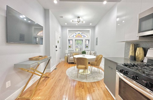 Mott Haven Apartamento | Private Spacious 4beds/WD Townhouse mins to NYC Center w/ Wifi and Central AC