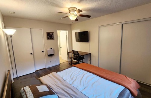 East Hemet Casa | Private, Spacious, 4x Queen, 300 MBPS Internet with Backyard!