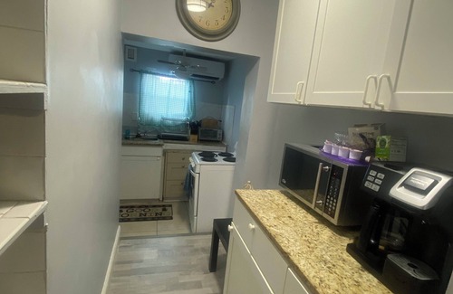 Florida Gardens Casa | Private spacious 5-bedroom house, pool, hot tub, AC, gazebo, and large backyard.