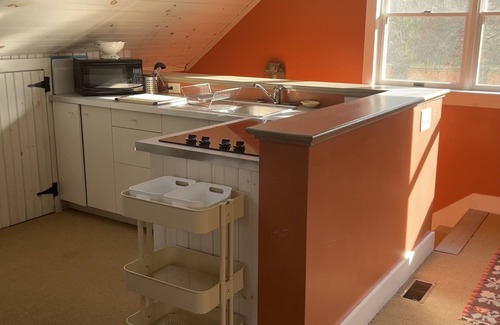 Little Compton Apartamento | Private Spacious Pet Friendly Studio / Loft