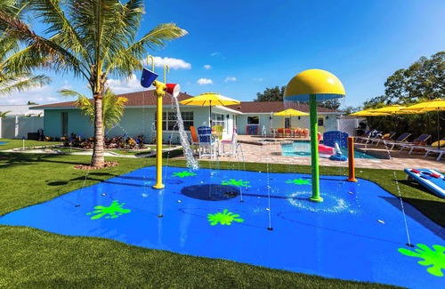 Palma Sola Casa | Private Splash Pad, Pickleball, Htd Pool, Hot Tub