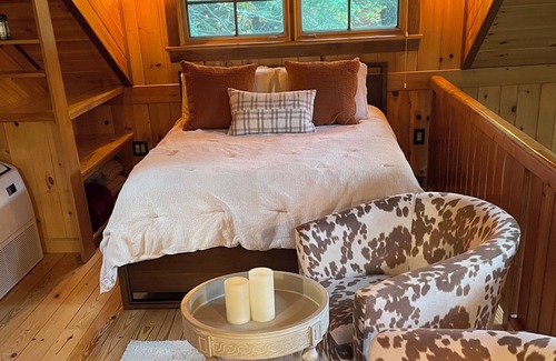 Chichester Cabina | Private Streamside Cabin
