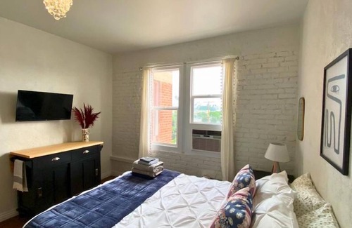 Rampart Village Apartamento | Private Studio 420-friendly in DTLA's Heart!