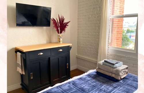 Rampart Village Apartamento | Private Studio 420-friendly in DTLA's Heart!