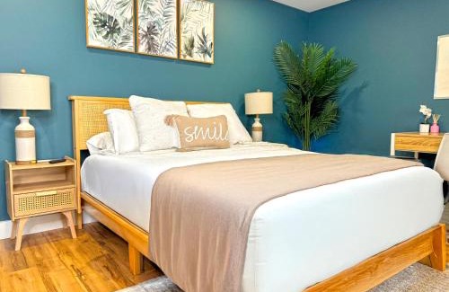 Williams Lake Casa | Private Studio - 5 Min to DT - Self Check-In - 75 Inch TV