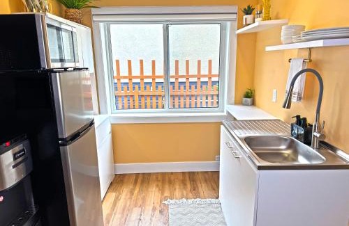 Williams Lake Casa | Private Studio - 5 Min to DT - Self Check-In - 75 Inch TV