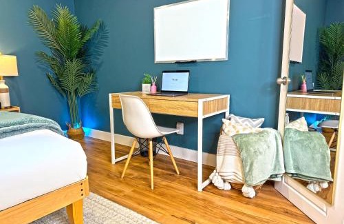 Williams Lake Casa | Private Studio - 5 Min to DT - Self Check-In - 75 Inch TV