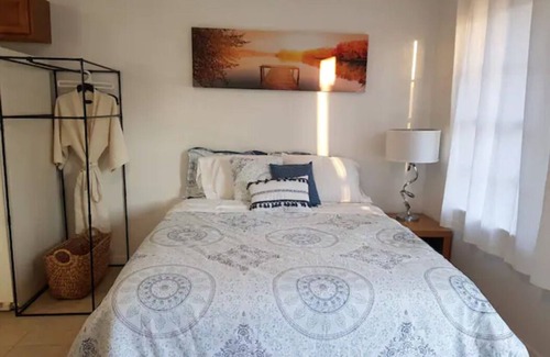 Brookhollow Apartamento | Private studio apartment with full kitchen & bath