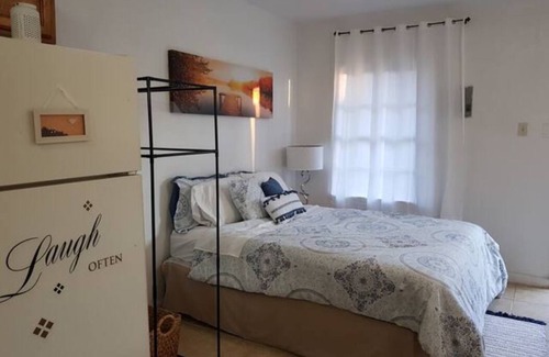 Brookhollow Apartamento | Private studio apartment with full kitchen & bath
