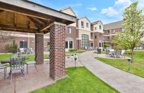 Okemos Apartamento | Estudio privado Desayuno gratis. Piscina y jacuzzi. Cerca de la universidad de estado de Michigan.