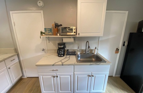 Hawaii Kai Apartamento | Private studio in lovely Honolulu with AC. Close to beach, parks, shopping!