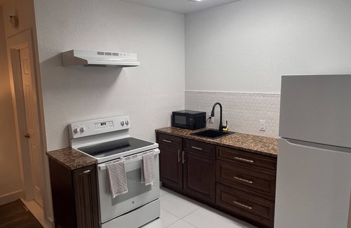 Bearss Plaza Apartamento | Private Studio in Lutz—5 mins from USF!