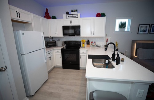 Northeast Orlando Apartamento | Private Studio in the heart of downtown Orlando. Modern Zen Vibe