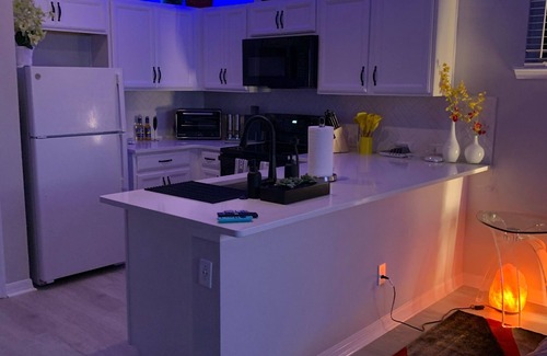 Northeast Orlando Apartamento | Private Studio in the heart of downtown Orlando. Modern Zen Vibe