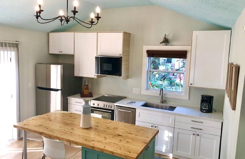 Old Southeast Cabaña | Private Studio Just two block to Lassing park waterfront