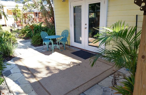Old Southeast Cabaña | Private Studio Just two block to Lassing park waterfront
