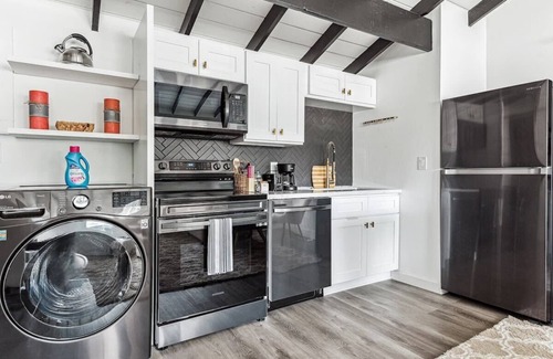 Thousand Oaks Casa | Private Studio Oasis with Nature at Your Doorstep