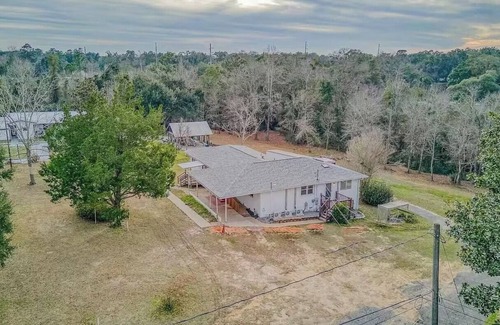 North Northwest Pensacola Apartamento | Private Studio Pet Friendly A/C + Wi-fi