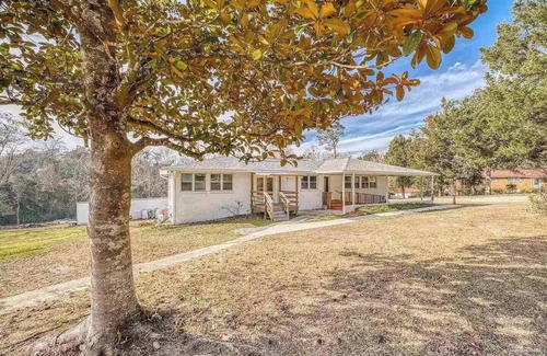 North Northwest Pensacola Apartamento | Private Studio Pet Friendly A/C + Wi-fi