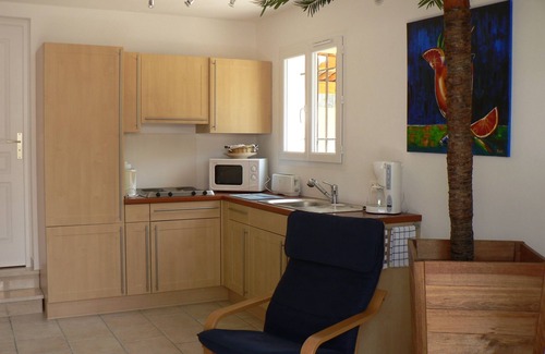 Seillans Apartamento | Estudio privado villa provenzal ubicada en una zona verde para 2 personas.