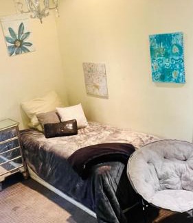 Encino Casa | Private Studio Style View Pool Big Estate Oasis Extra Fee 4 Guest Clea-ning Pet WOMEN ONLY