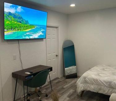 Oak Ridge Casa | Private Studio Suite in Central Orlando With Full kitchen