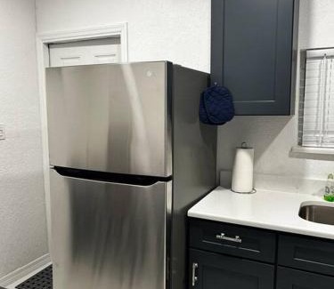 Oak Ridge Casa | Private Studio Suite in Central Orlando With Full kitchen