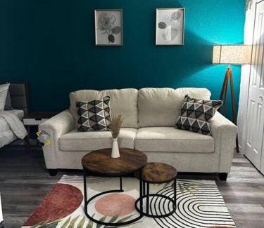 Oak Ridge Casa | Private Studio Suite in Central Orlando With Full kitchen
