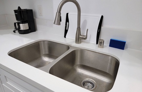 Beverly Hills Apartamento | Private studio w/ kitchen & parking space by the Mr C. Hotel! 5 min to Rodeo Dr