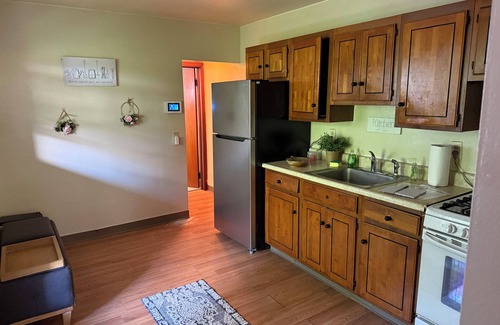 Marshall-Shadeland Apartamento | Private Studio Wi-Fi & Streaming