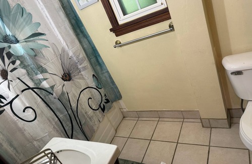 Marshall-Shadeland Apartamento | Private Studio Wi-Fi & Streaming