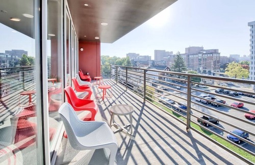 University District Casa | ✨Private Studio with Laundry Room⏺️Parking🚗Fitness Gym💪| Extended Stay Ready✨