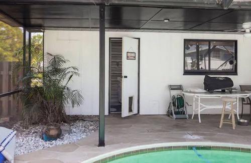 Lakewood Park Apartamento | Private Studio with Shared Pool 15 minutes to Vero Beaches and Fort Pierce Inlet