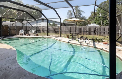 Lakewood Park Apartamento | Private Studio with Shared Pool 15 minutes to Vero Beaches and Fort Pierce Inlet